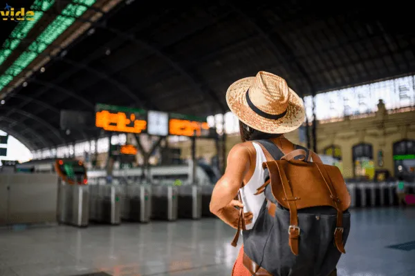 A Arte de Viajar Leve: Como Empacotar Apenas o Essencial para Longas Jornadas 4 A Arte de Viajar Leve